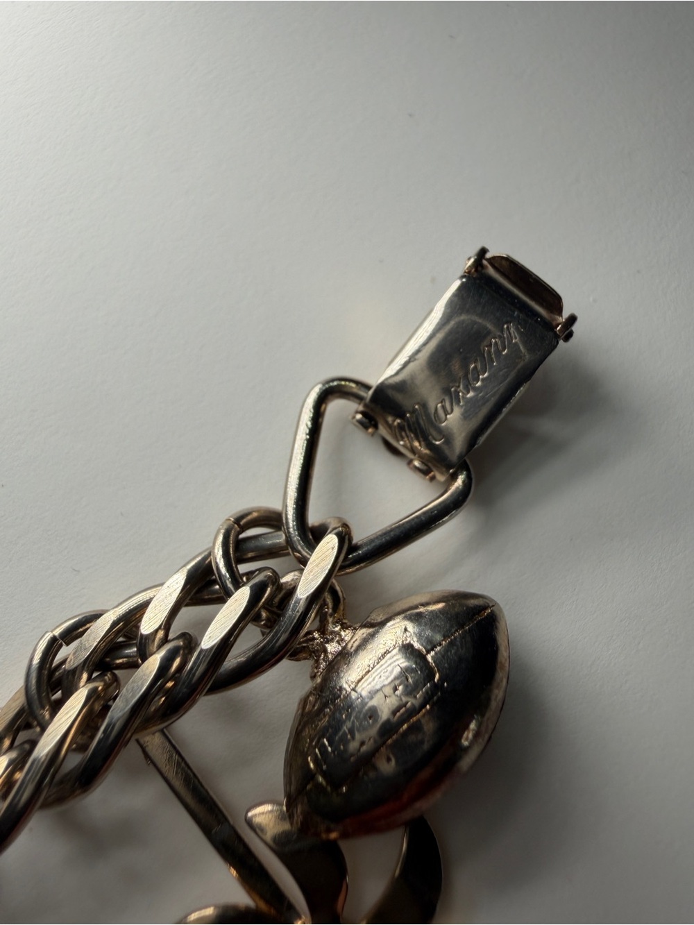 Vintage 1950s Gold Tone Charm Bracelet Keys Diary Globe Mid Century Estate - Picture 10 of 12